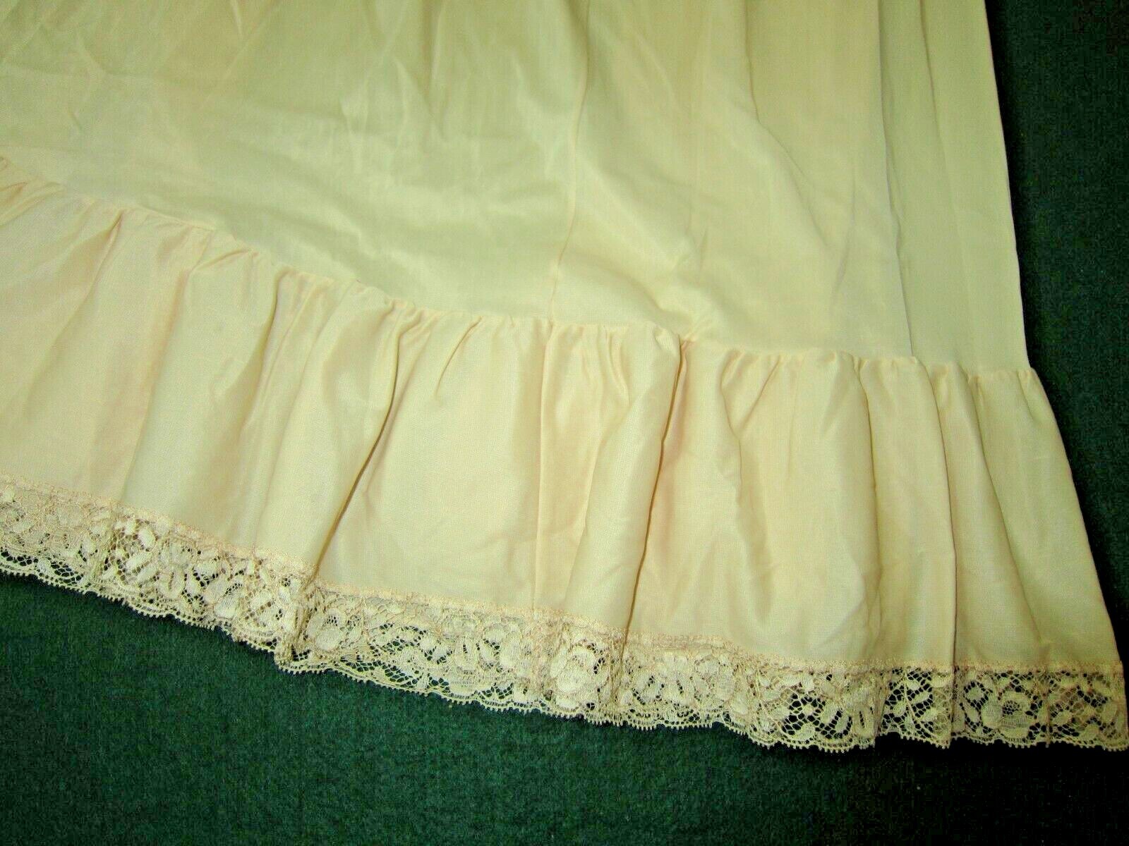Vintage 70s VANITY FAIR NYLON Floral Lace Ruffle Chiffon Satin Silky Half Slip M