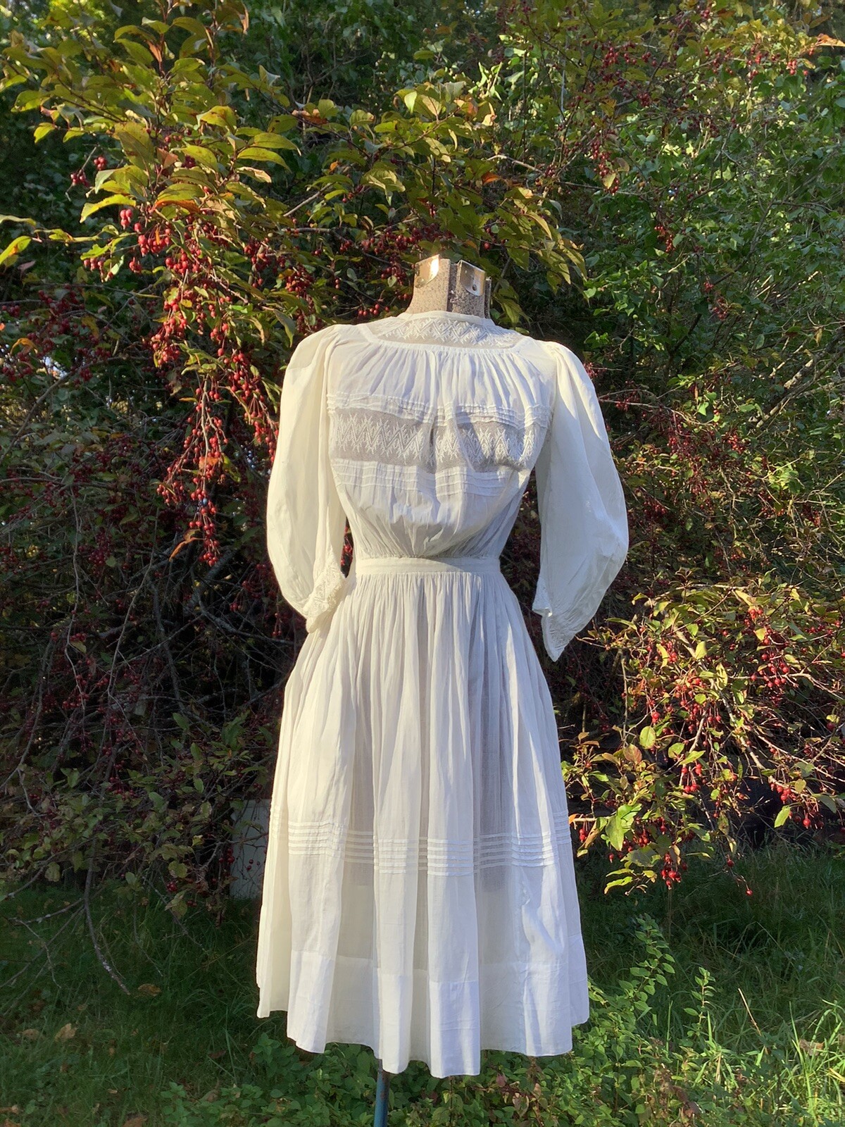 Vintage Antique 1900’s Fine Lawn Dress 32-22-50 unworn? Child /Petite Woman