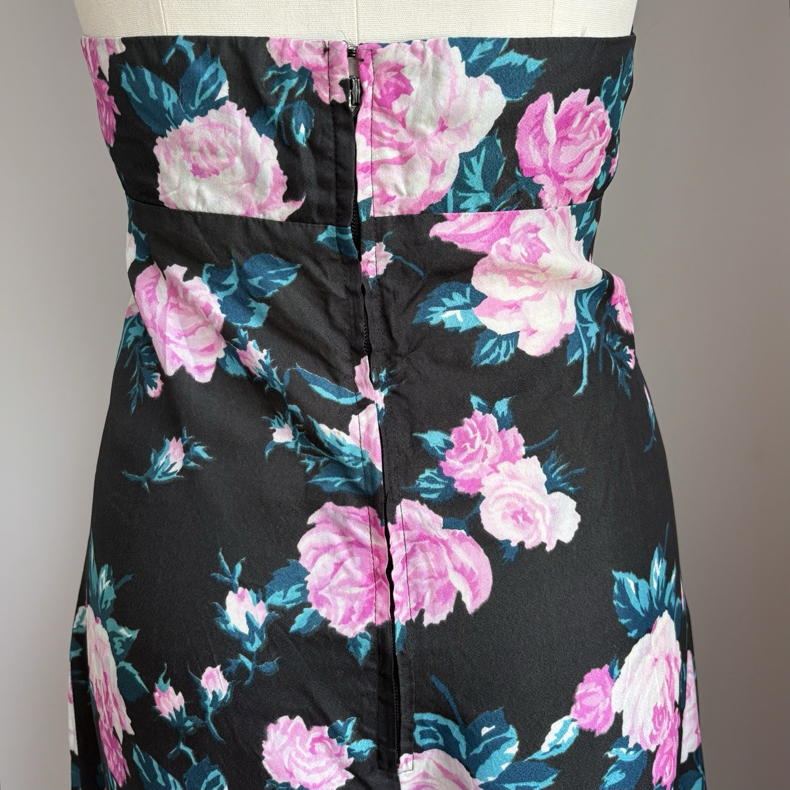 Vintage 70s Backless Halter Style Roses Palazzo Pants Bellbottoms Jumpsuit XS/S