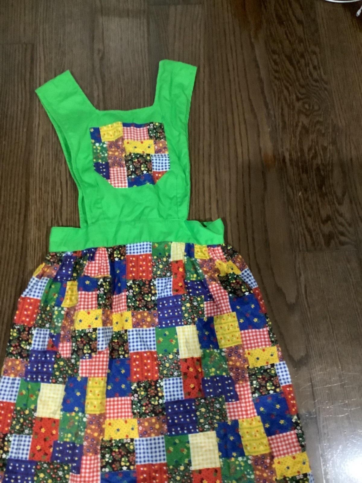 vtg 1970s Beco Orginals kelly green patchwork Cottagecore Pinafore dress