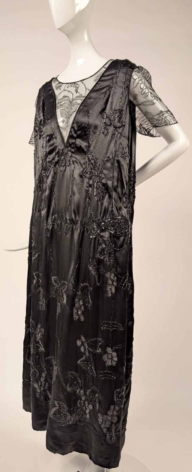 EDWARDIAN LATE TEENS SILK SATIN EVENING DRESS W GRAPE CLUSTER EMB + BEADING