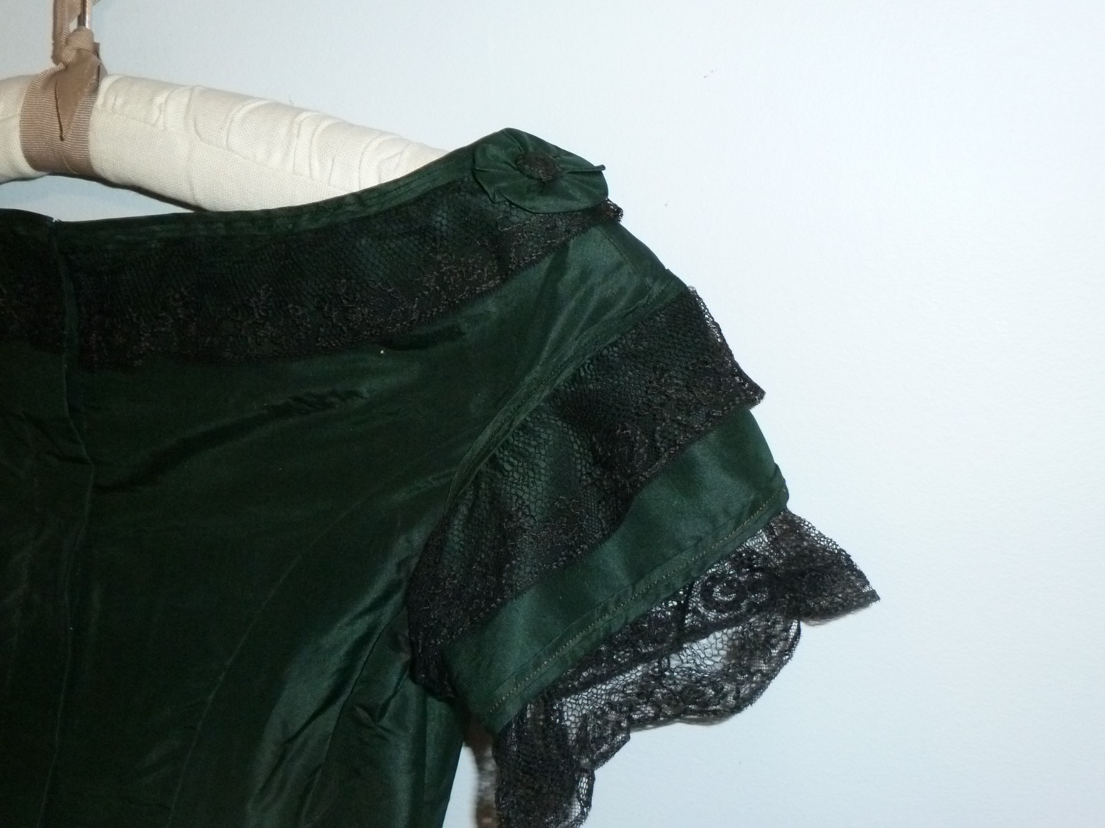 Antique Victorian Blouse Mid to late 1800s Vtg Chantilly Lace Handmade Rosettes