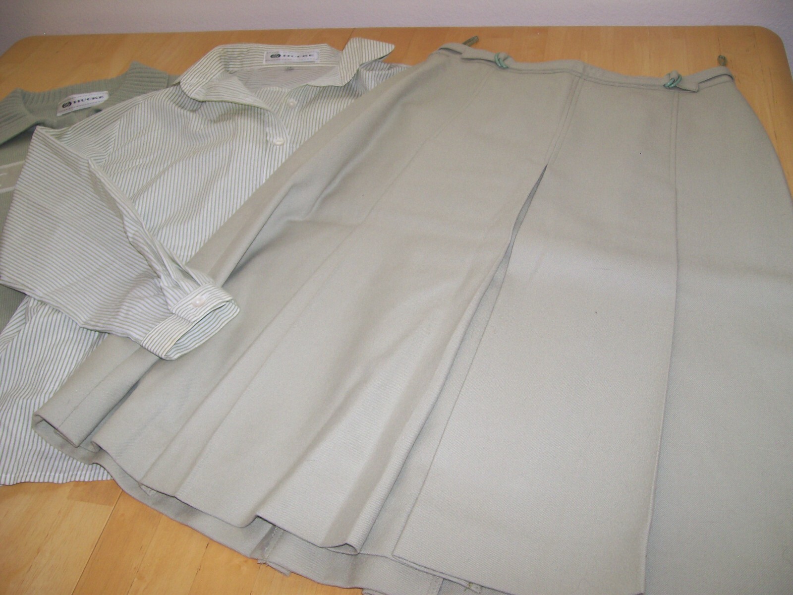 True Vintage 1970’s HUCKE 3 Piece Skirt Top & Sweater Set Women’s Small or 6