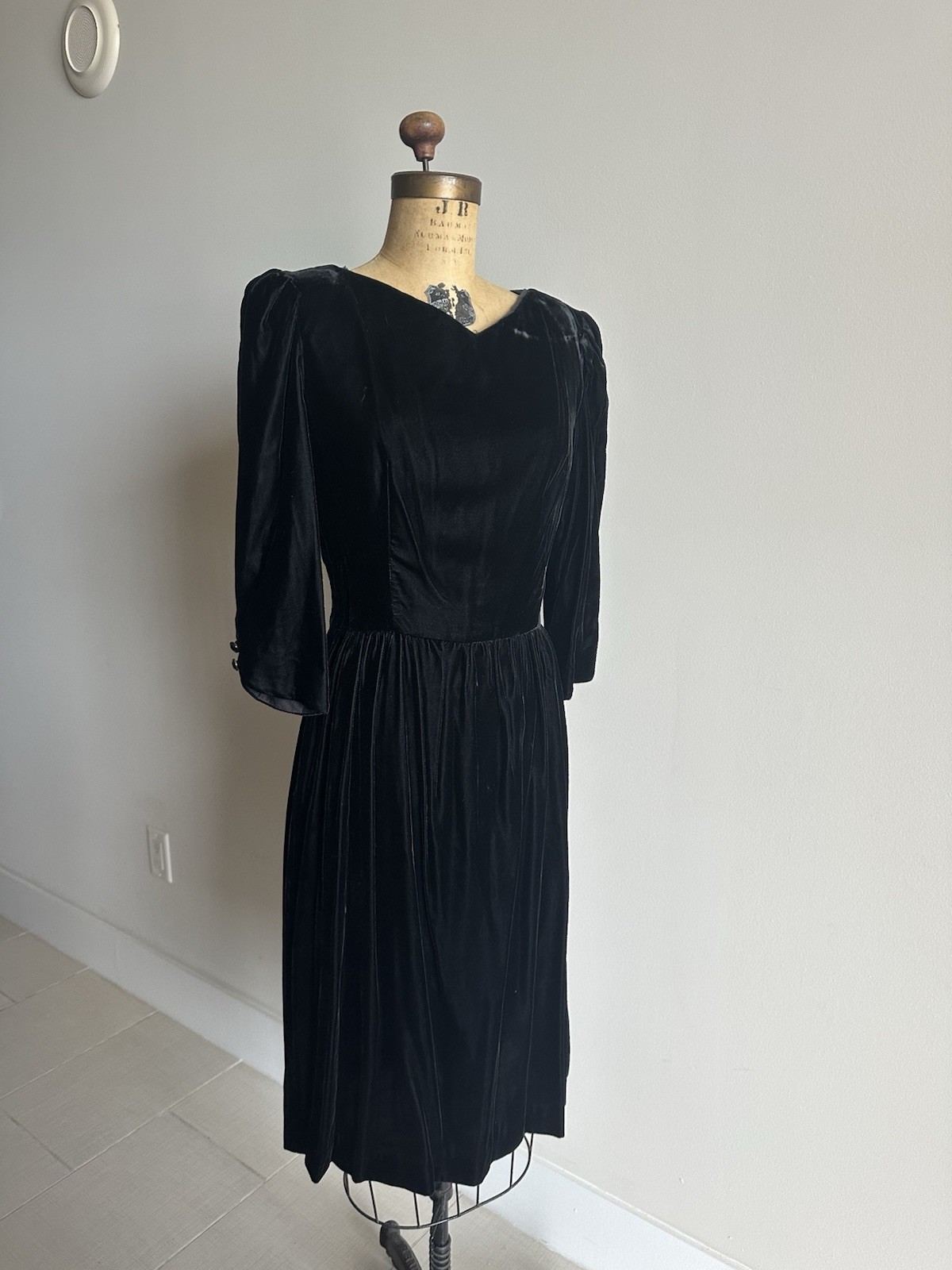 Vtg Petite Lanz Black Velvet Open Back. Sophisticated. Romantic. Size 12. USA