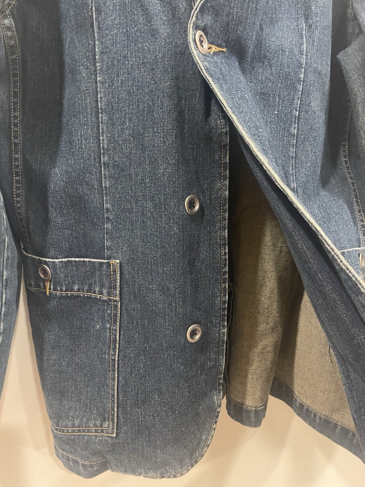 Vintage Levi’s Blue Lightweight Denim Shirt Jacket. Size Large Red Tab Barn Coat