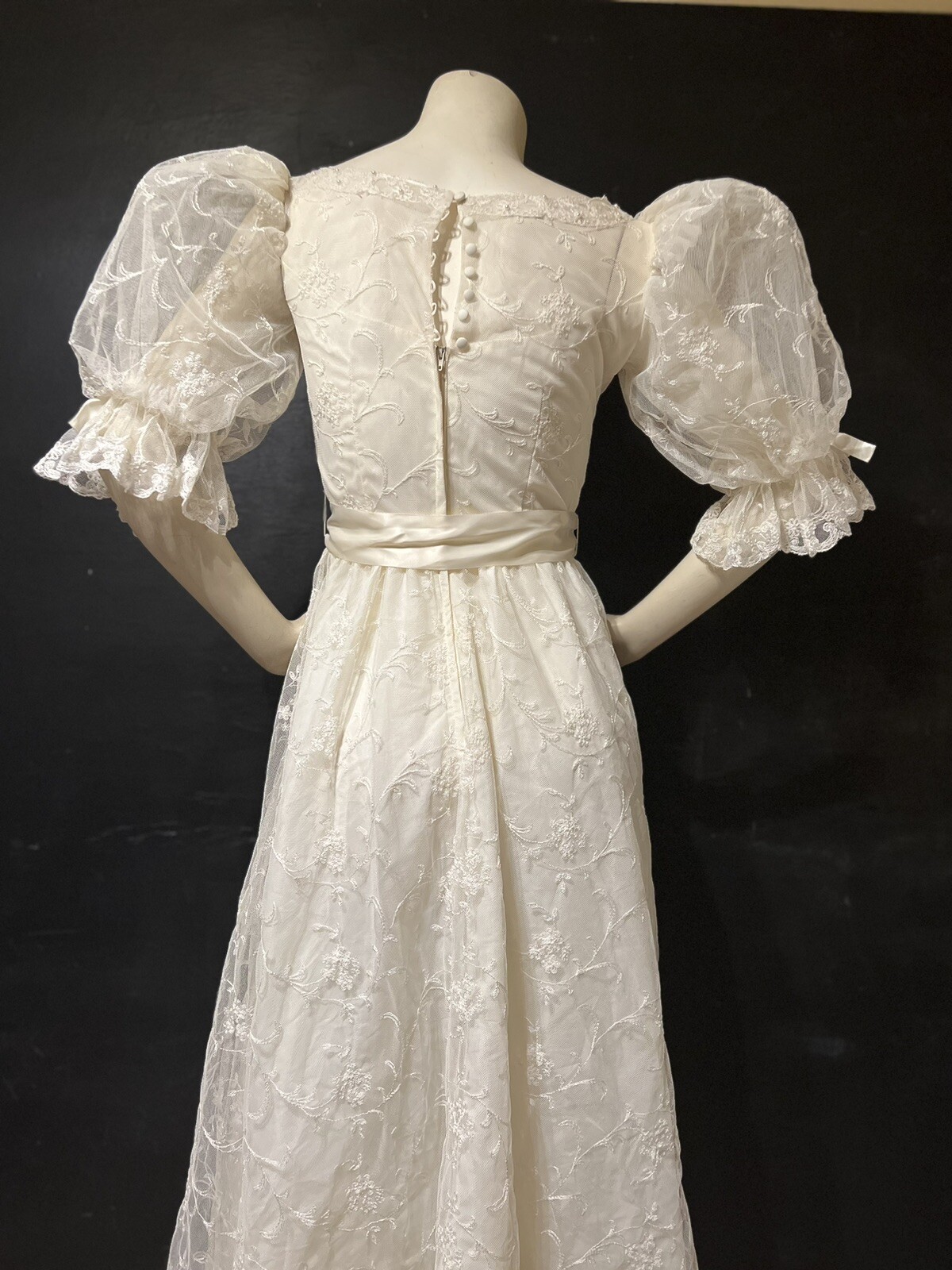 VTG 1980s ILGWU Lace Dress Square Neck Puff Sleeves Full Skirt Princess Style M