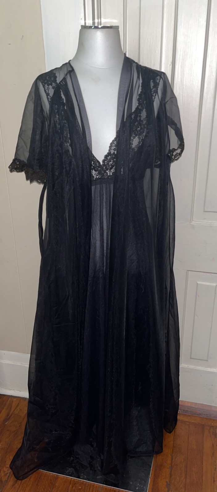 Vintage Miss Elaine Gold Label robe Set Long Nightgown Lace/embroidery black L