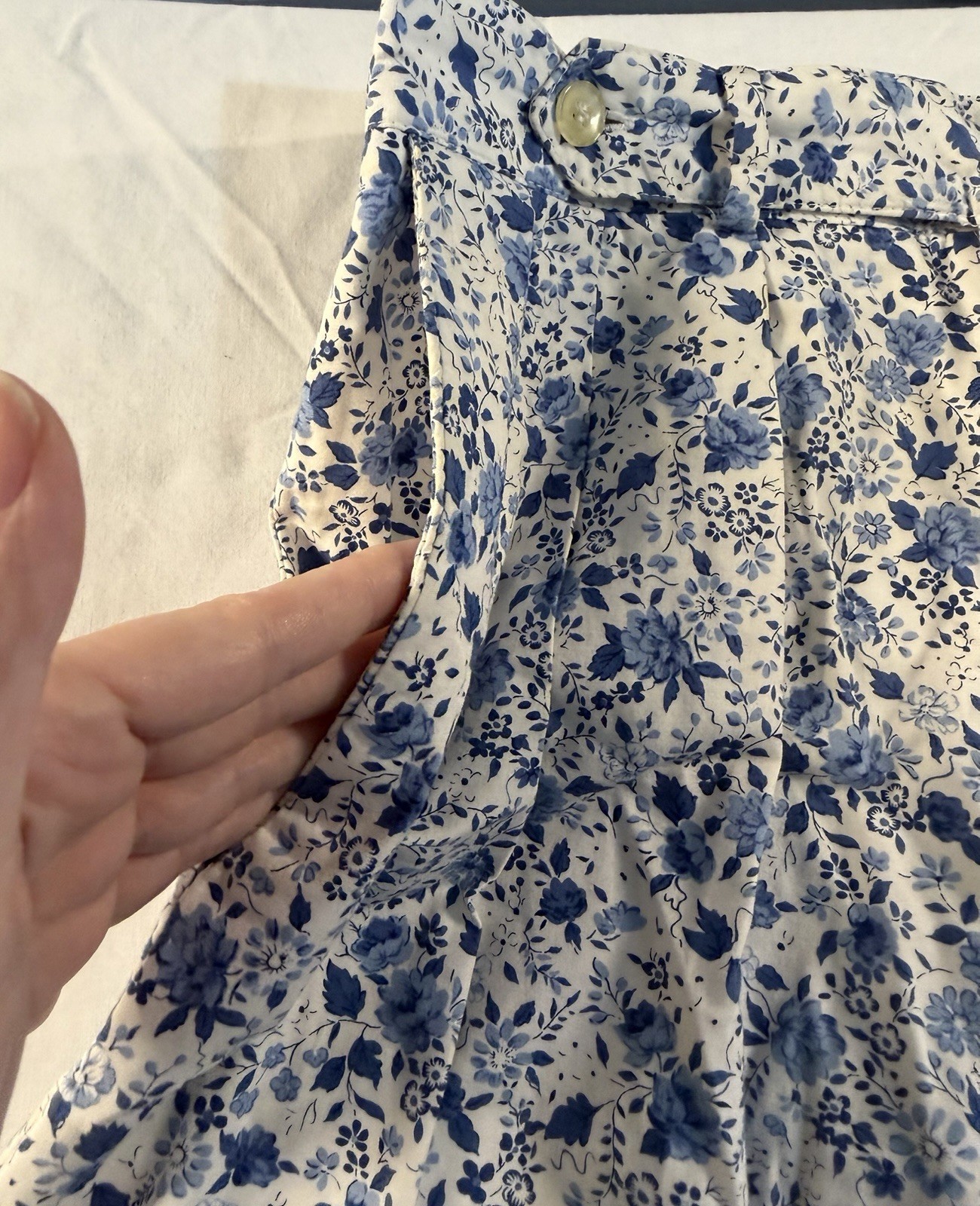 Vintage Neilsons Blue White Floral Pleated Cotton Pants Trousers Size 12 USA