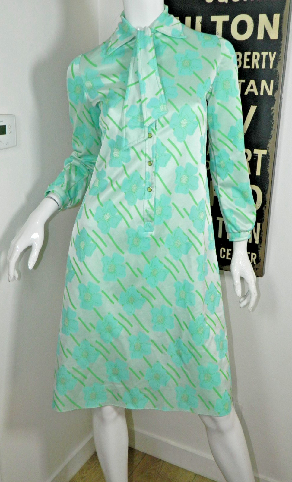 Leslie Faye Dress Trevira Star Size Small Green Vintage 1970s Novelty Knit Bow