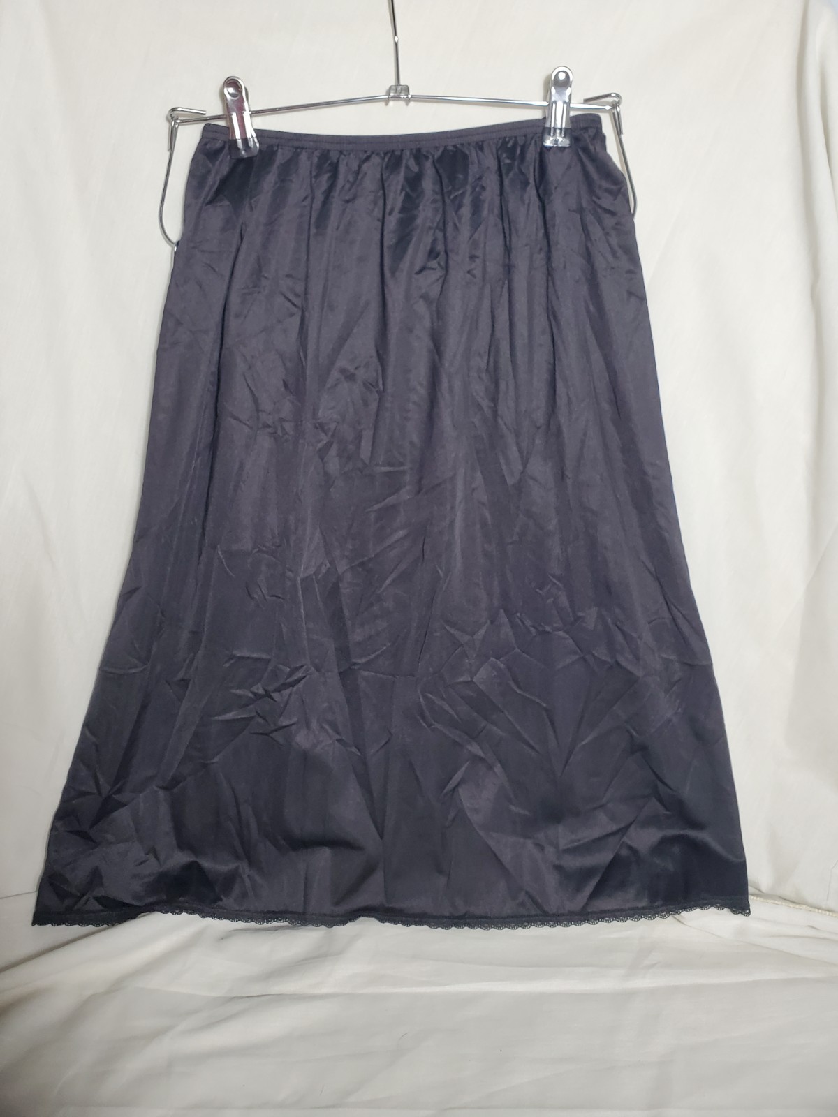 Vanity Fair Black Half Slip Vintage Size Medium 24″ Made In Honduras
