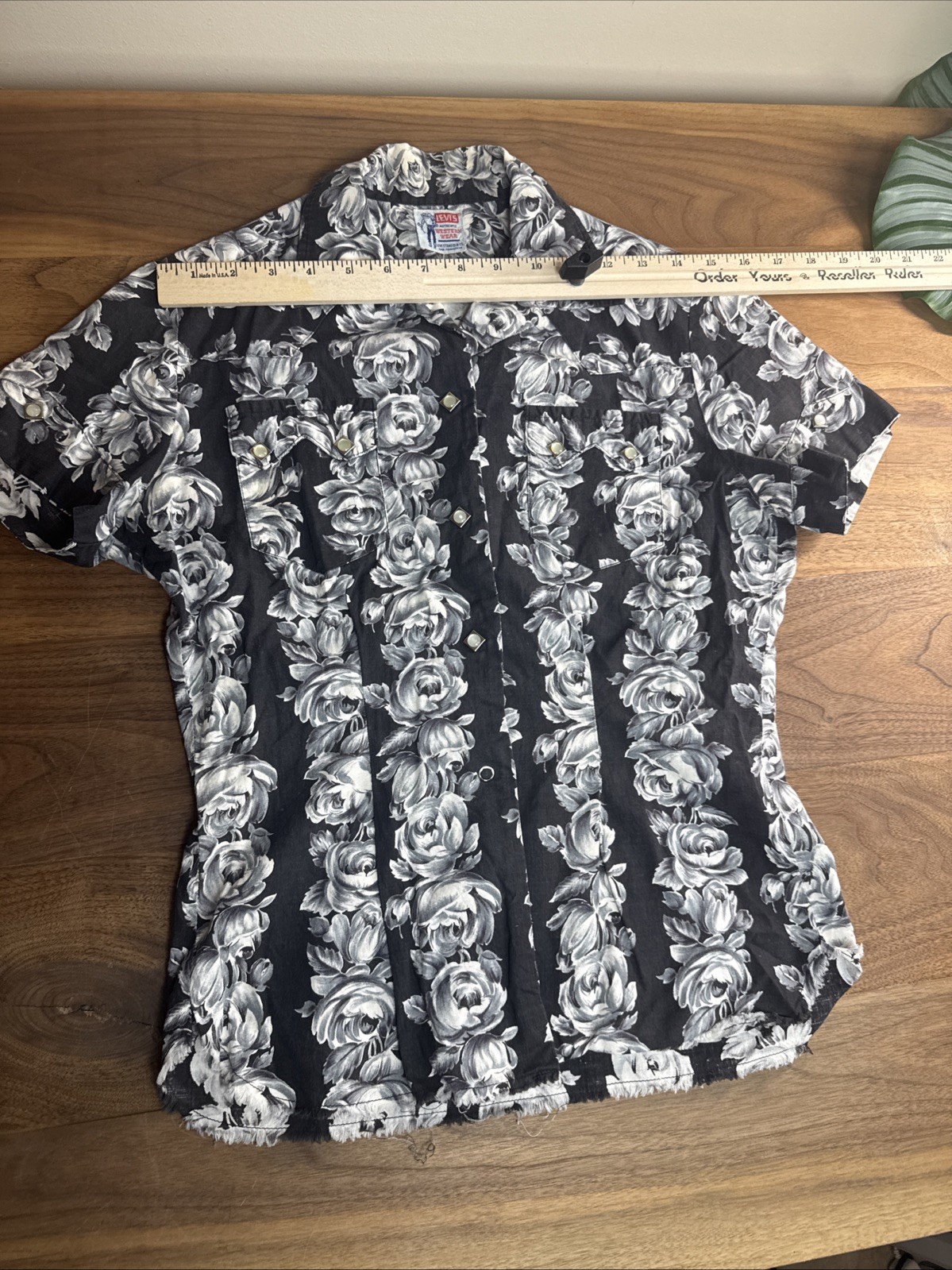 Vintage Levis Western Wear Pearl Snap Shirt Short Sleeve Black Floral Cotton