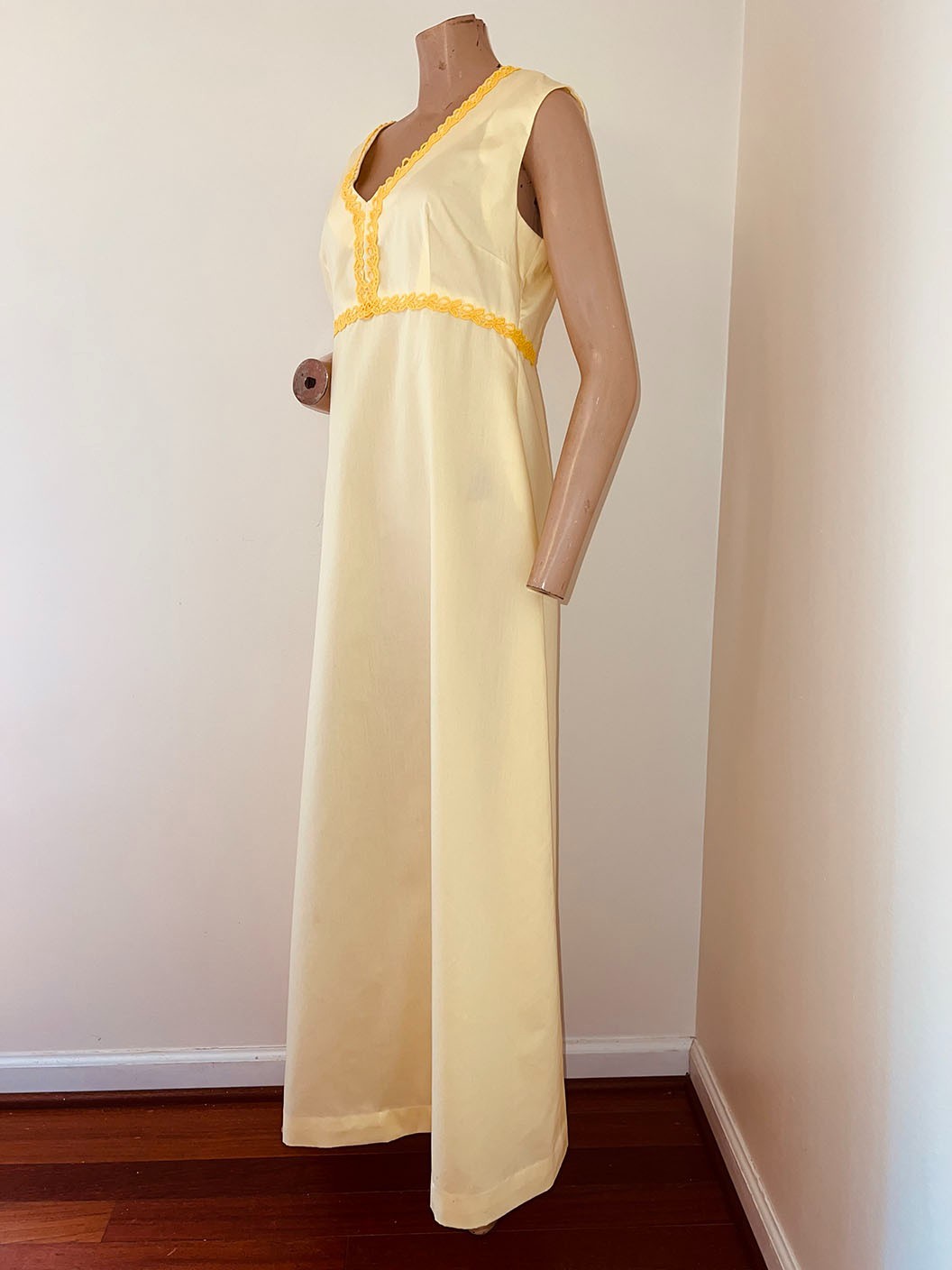 Vintage 70s Handmade Yellow Sleeveless Empire Waist Maxi Dress Crochet Trim S/M