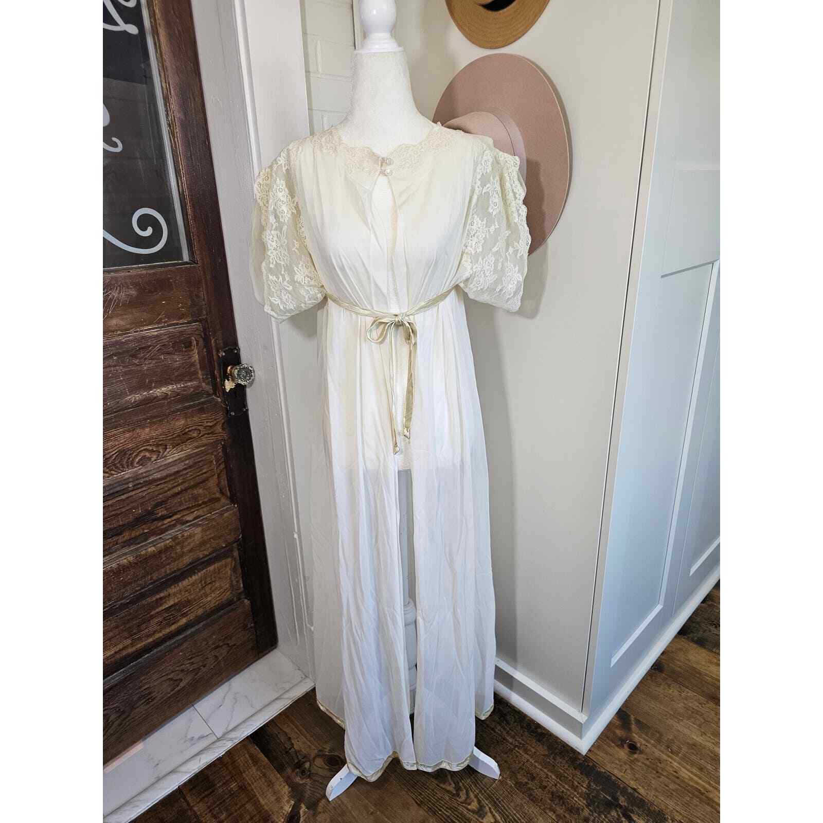 Vtg 1950s Eyeful by the Flaums Women’s Size S White Lace Peignoir