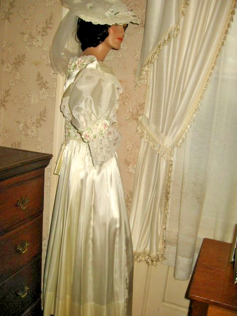 VTG 1980 2pc CREAM GLOSSY SATIN BALL GOWN/LACE-PINK RIBBON FLORAL-9-10-LACE HAT
