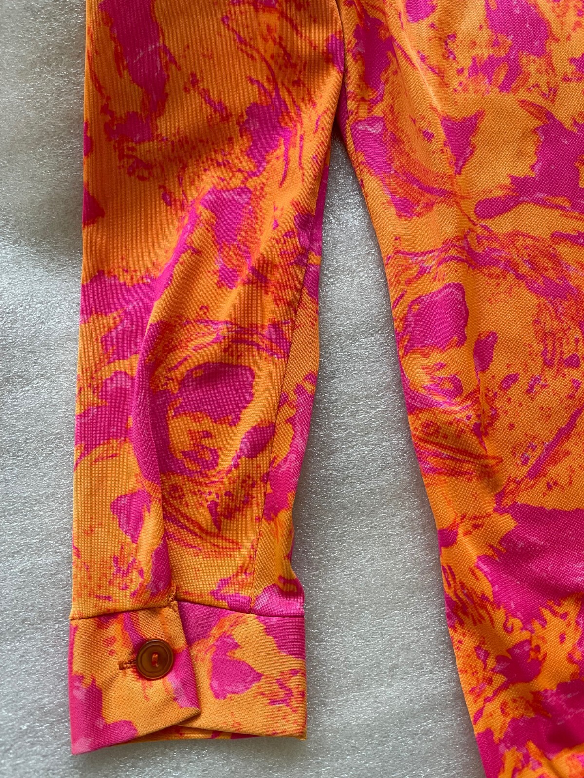 VINTAGE 60’S MOD SMALL 34″ BUST POLY ORANGE & PINK BLOUSE, BUTTON FRONT, EUC