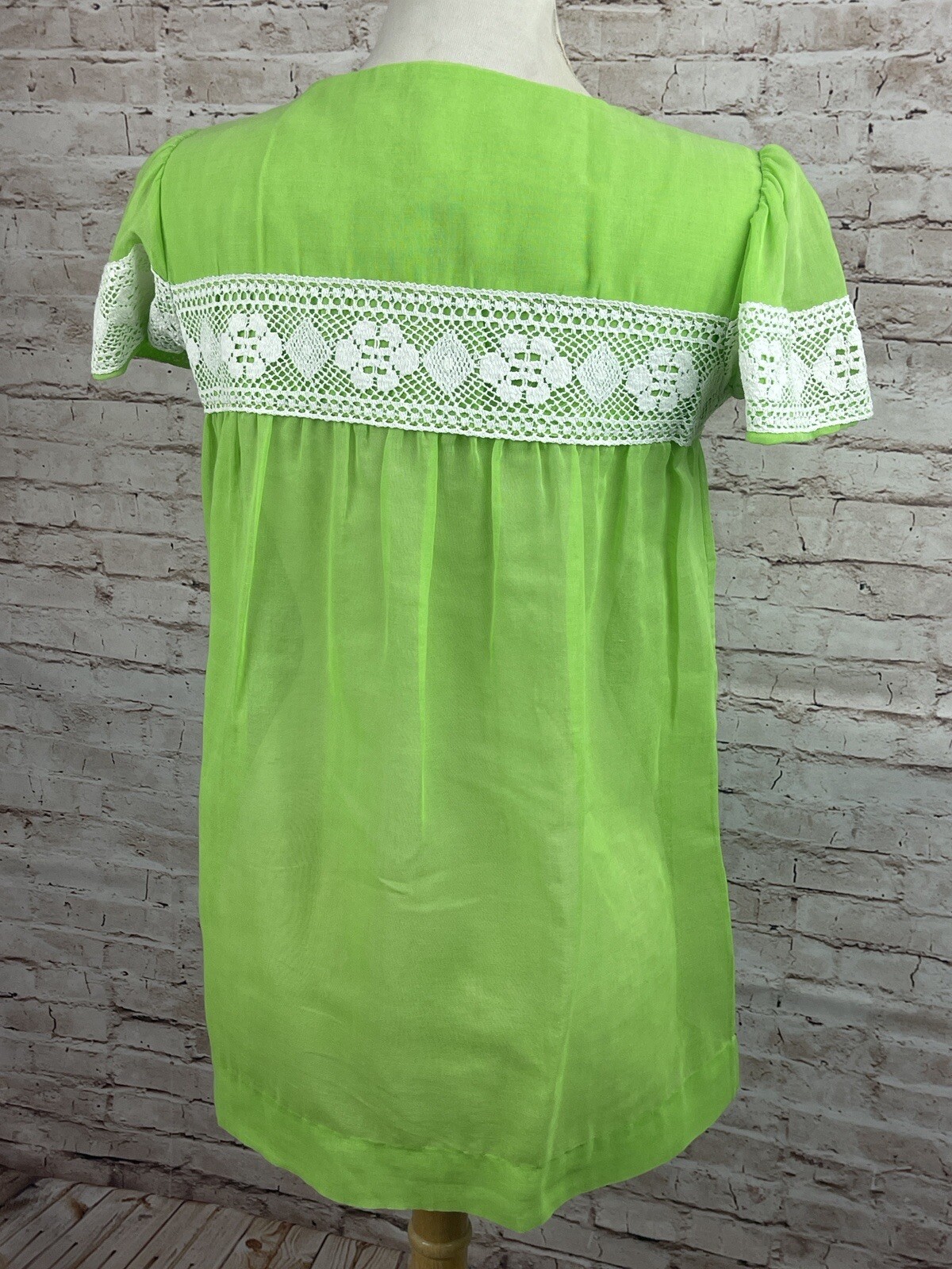 Vintage Sheer Lime Green Smock Shirt/ Dress Lace Pockets Button Front S CUTE!