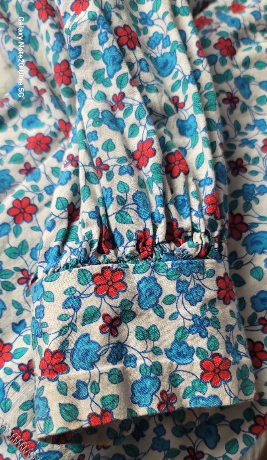 Vintage 1960’s – 1970’s Summer Floral, Long Sleeved, Hippie, Prairie Med/Lg.