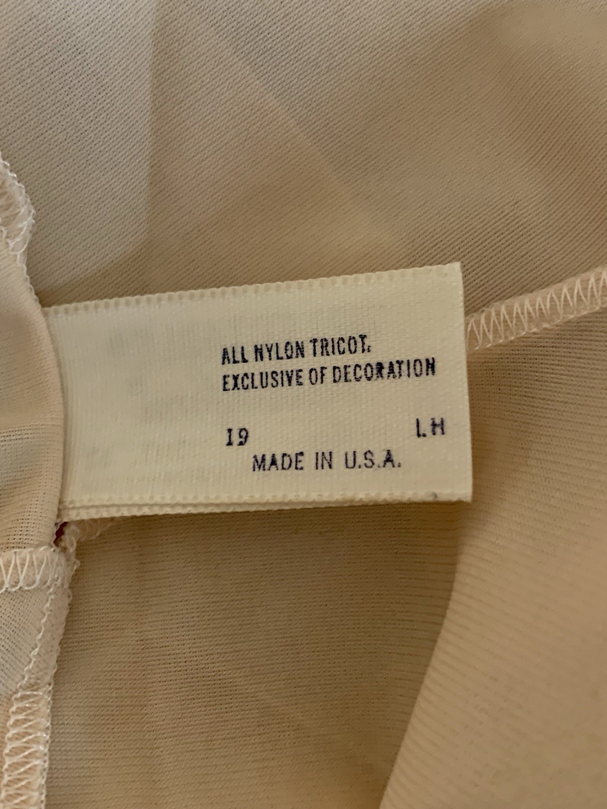 Vintage 1980’s Beige Nylon & Lace Trim MAIDENFORM FULL SLIP SZ 32 Short NWT
