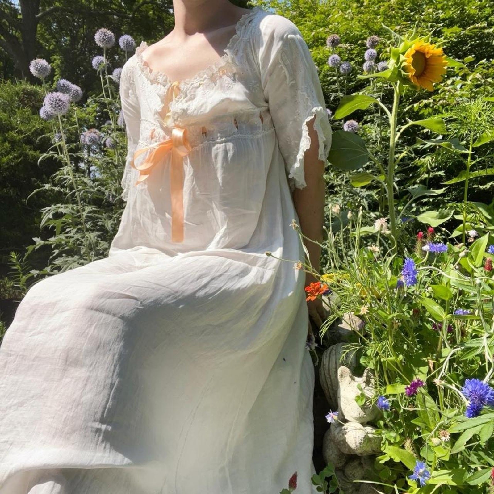 Antique Victorian French Linen Floral Embroidery Lace Ribbon „M” Nightgown XS/S