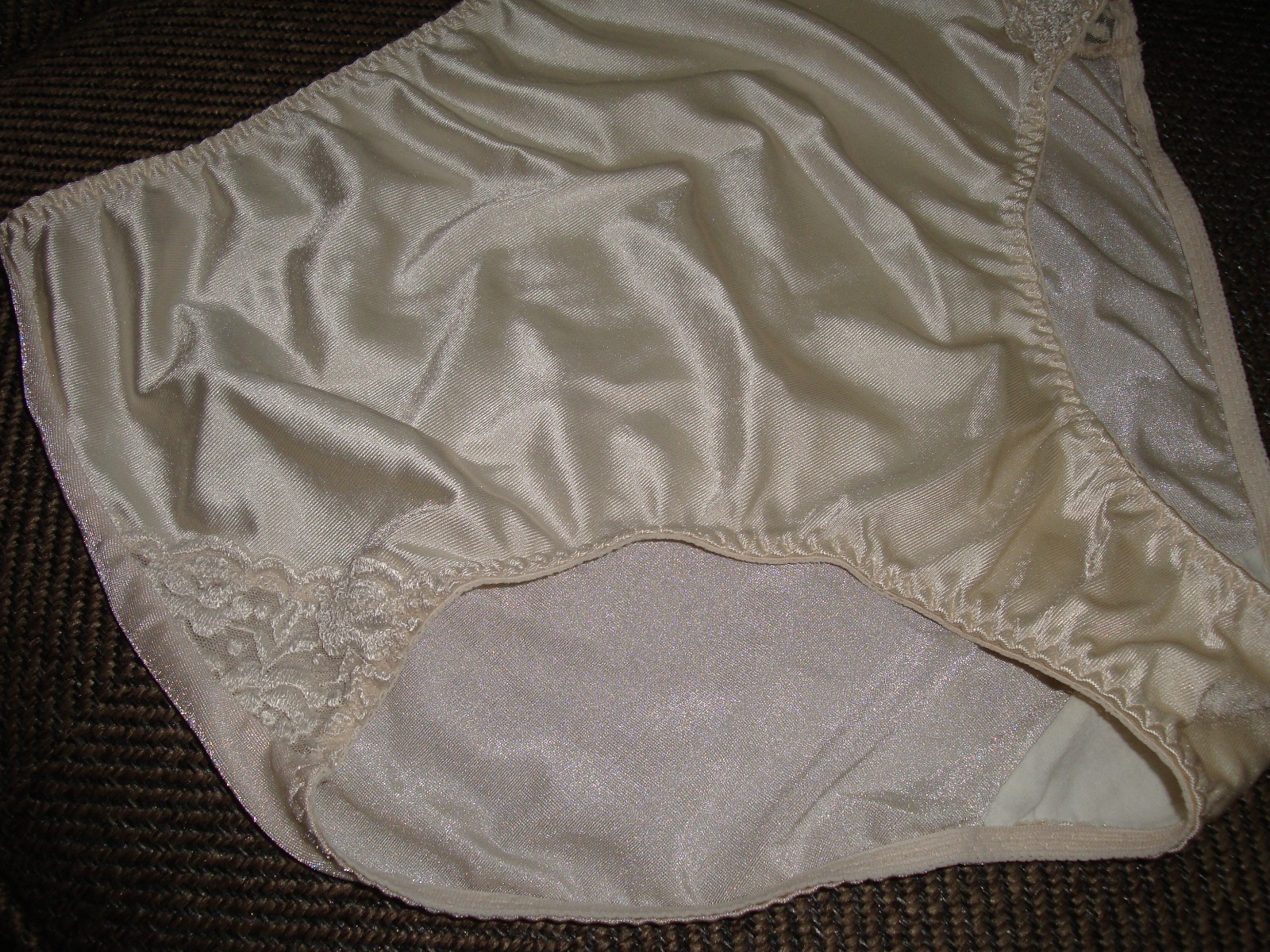 Vintage Vanity Fair 7 L White Satin & Lace Brief Style # 13-074