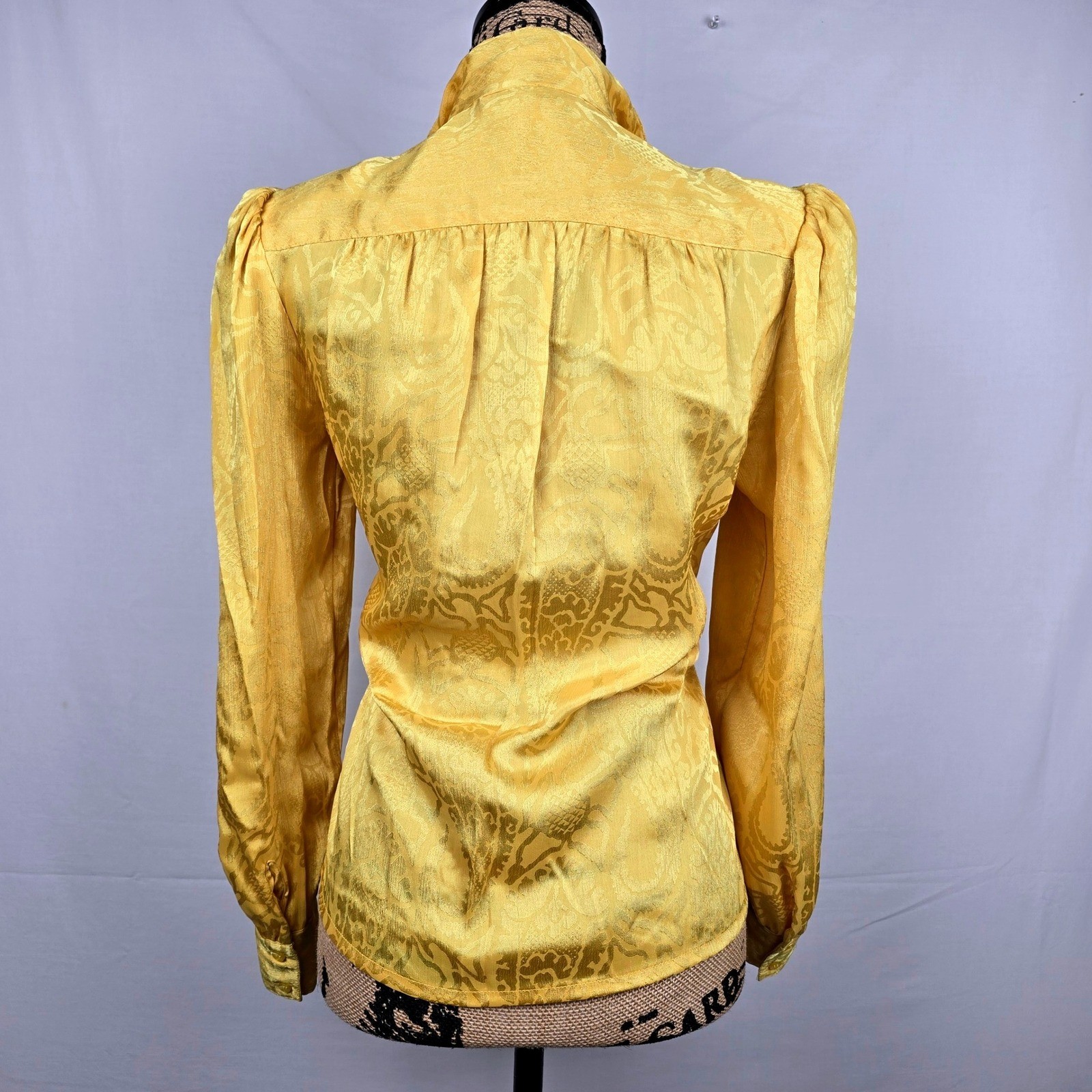 La Chine Classic Galinda Wang Vtg. Mustard Yellow Paisley Jacquard Bow Blouse 4