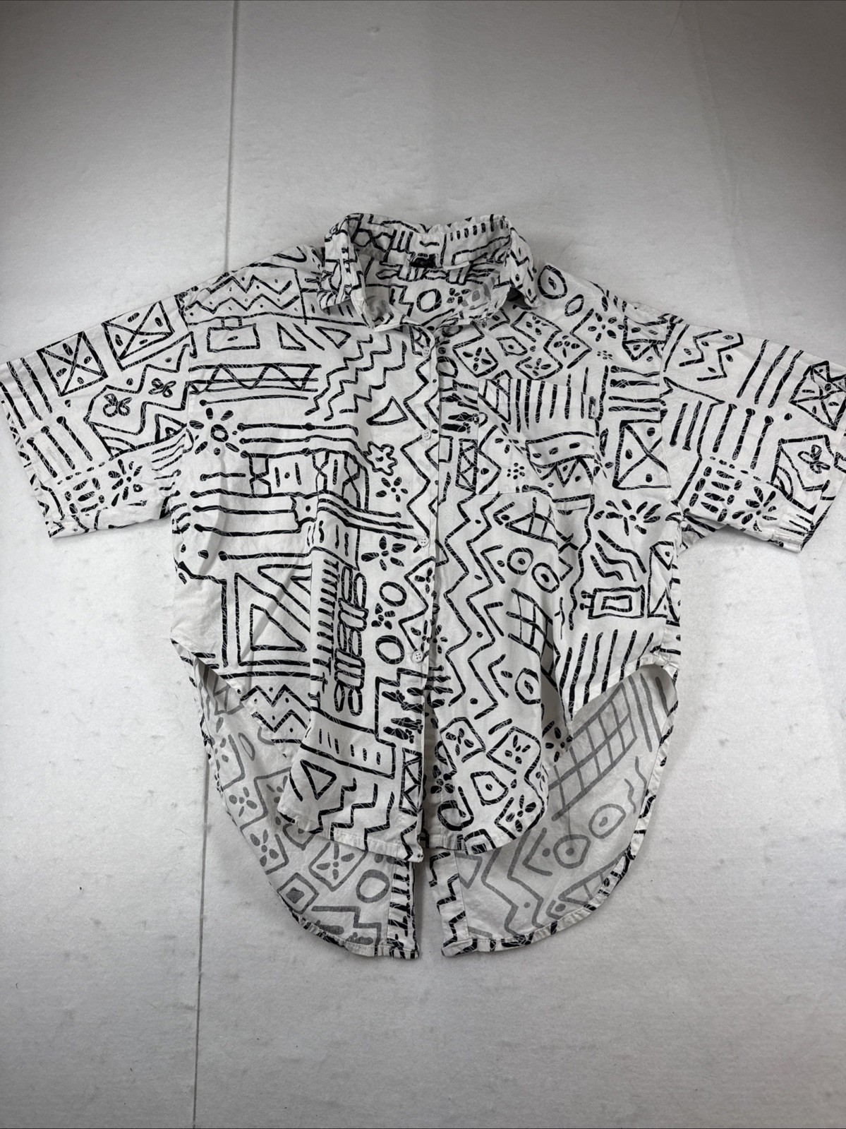 Vintage 80s Details Abstract Geometric Memphis Split Back Button Tail Shirt S