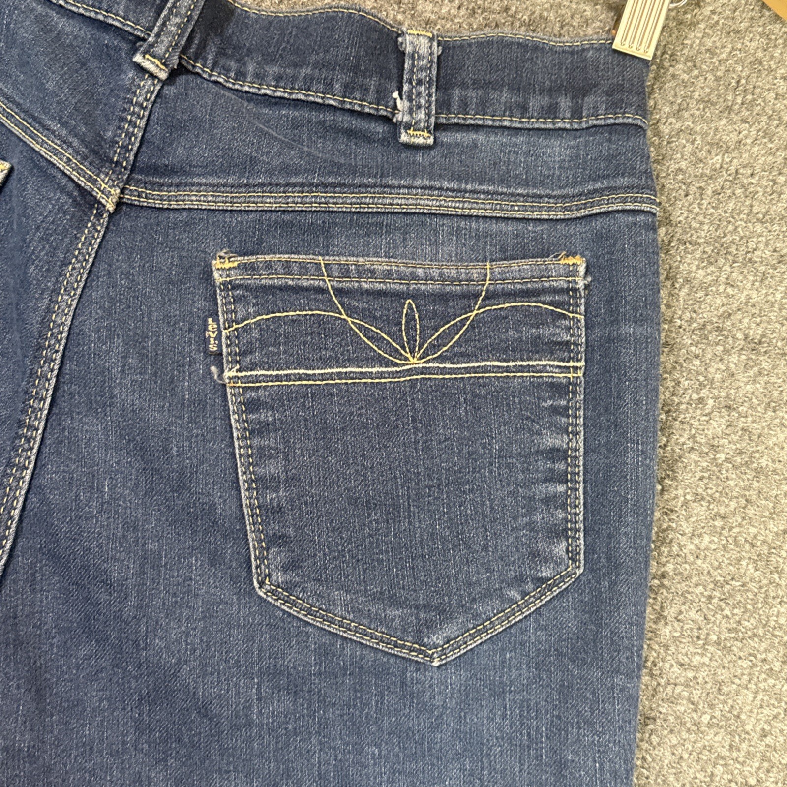 Levis Movin On Denim Jeans Size 34×32 Black Tab 5 Pocket Distressed