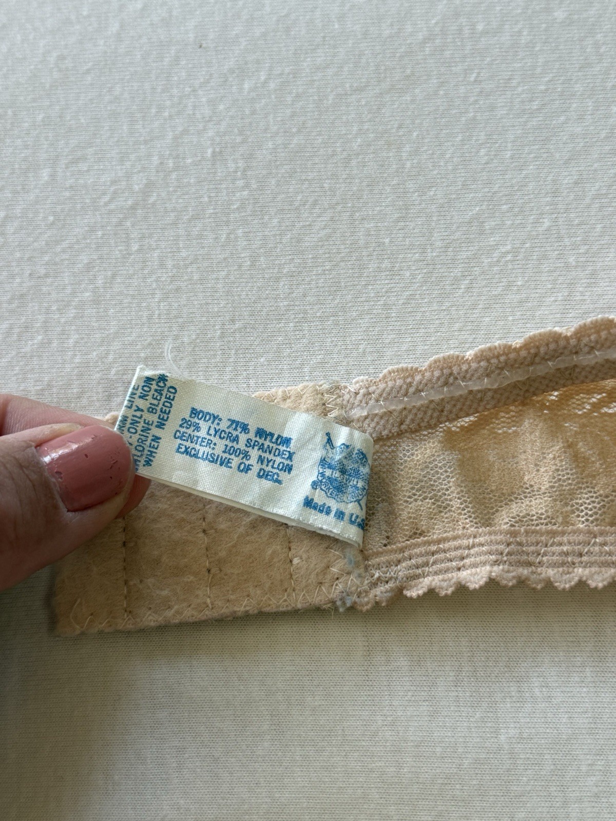 Vintage 1980’s JC Penney Beige Lace Strapless Underwire Bra Size 36C Style 7766