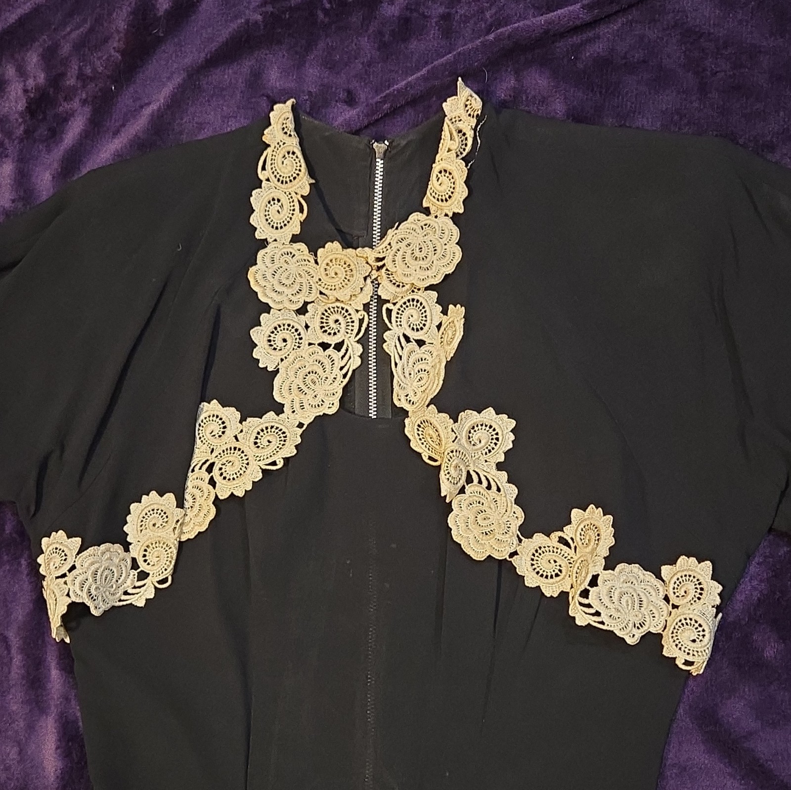 Vtg 1960s Black Crepe Cocktail Dress White Guipure Lace Yoke Metal Talon Zip S/M