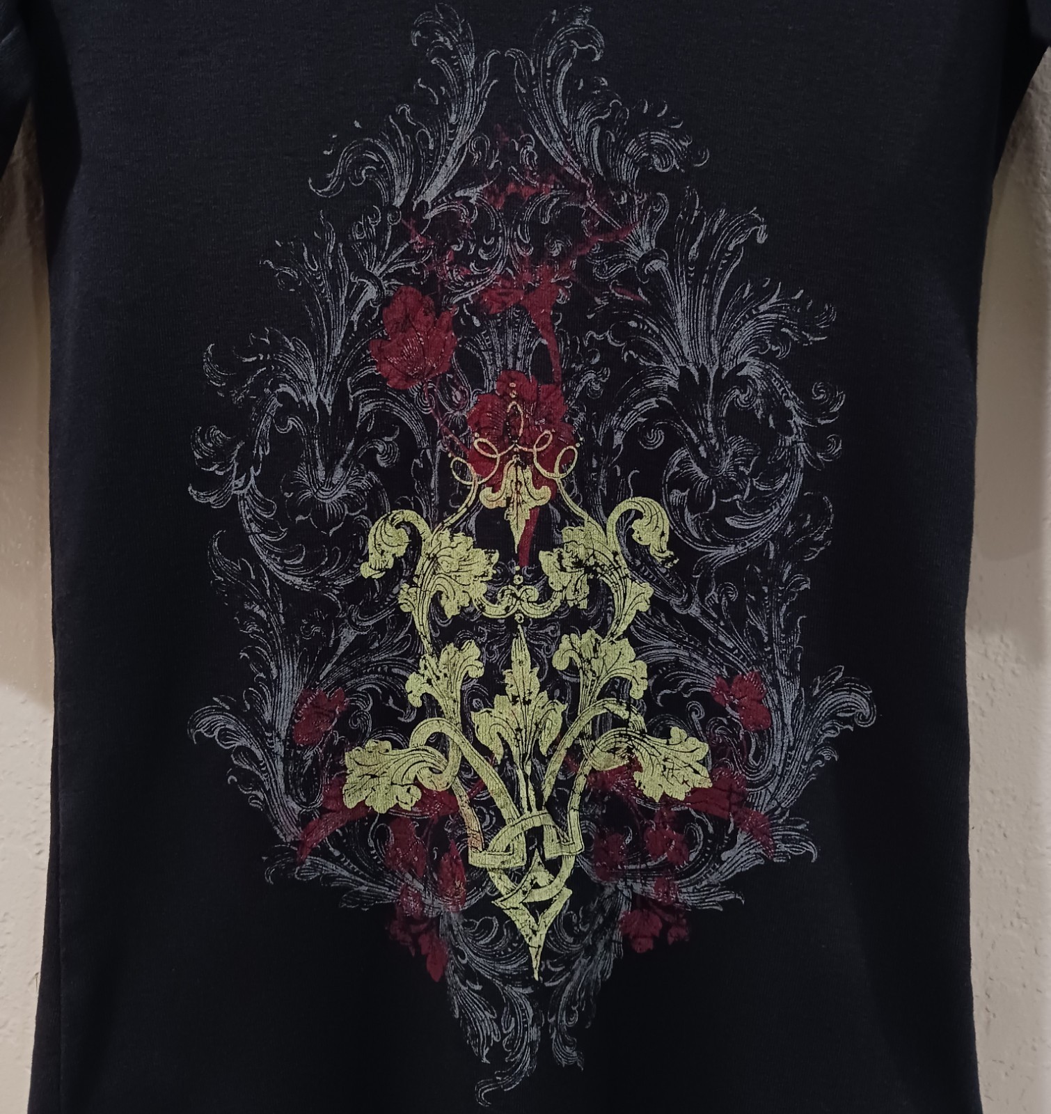 Sledge USA „Damask” Vintage 2000s Women’s 3/4 Sleeve V-Neck Long Sleeve T-Shirt