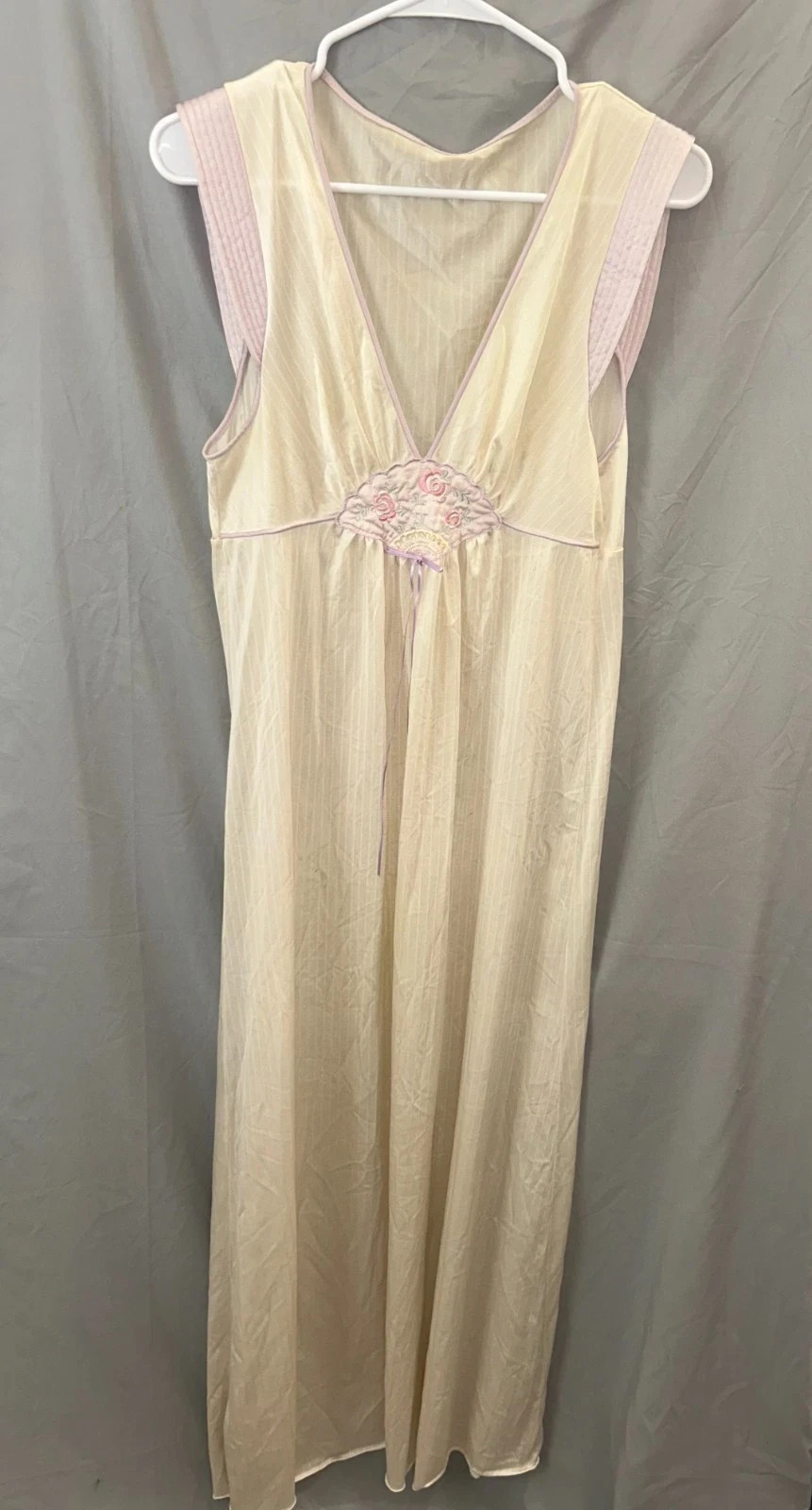 Vintage Lorraine Pastel Nylon Long Sleeveless V-Neck Nightgown Size Small