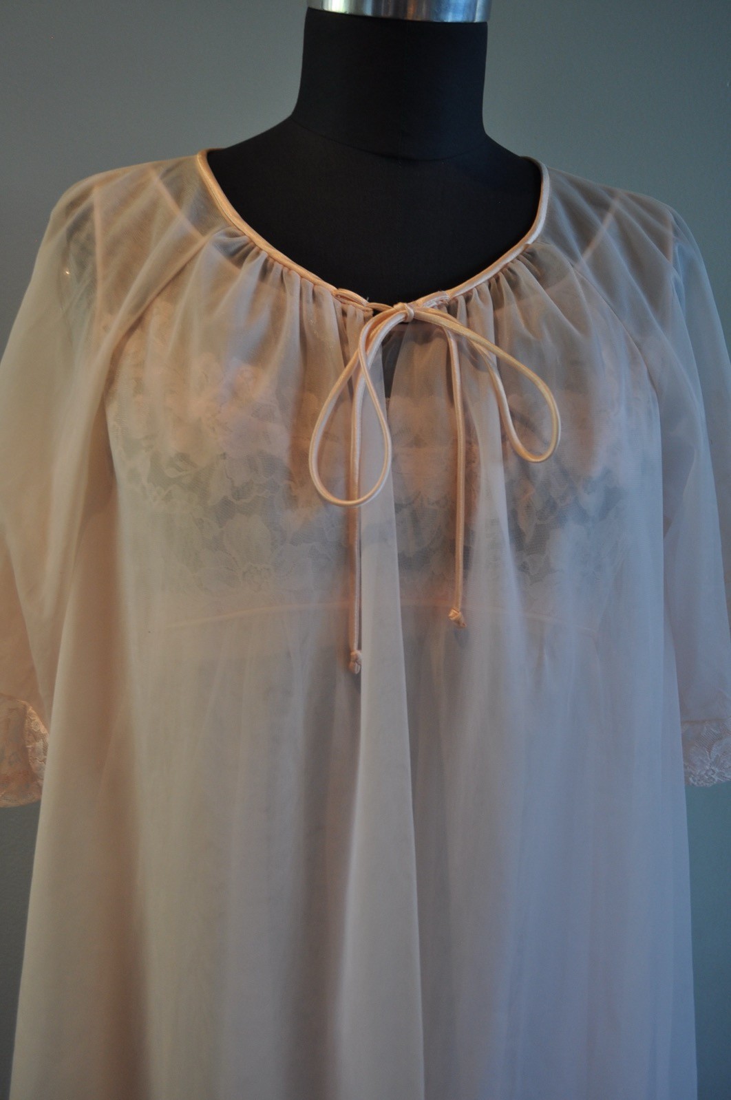 Vintage Vanity Fair 2 piece Peignoir Set Sz 32 Pink Double Layer Chiffon