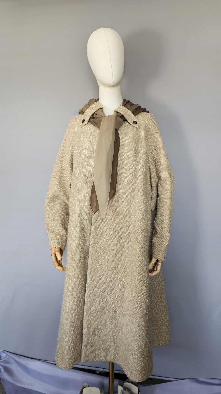 Vintage Higgins Hudson’s Woodward Shops Boucle Coat Womens Beige Swing Coat…