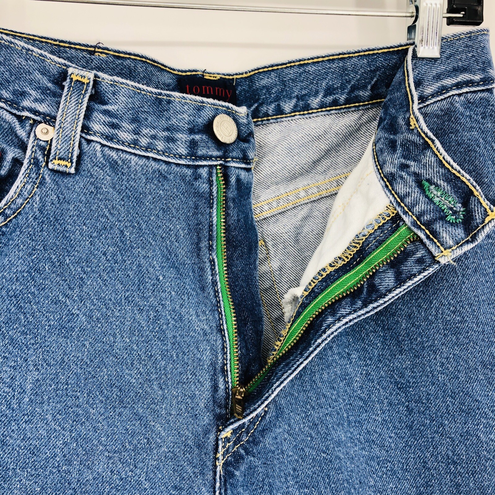 Vintage Tommy Hilfiger Classic Jean Size 9/28 100% Cotton Mom jean High Rise USA