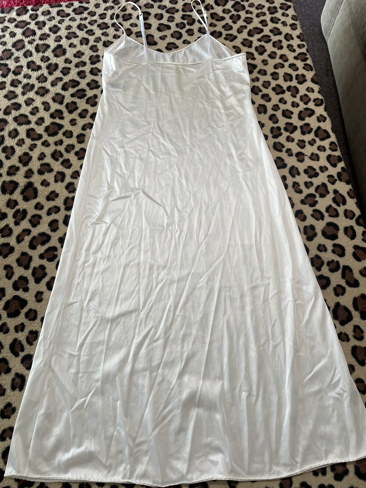 Vintage Full Slip SIZE 34-32”LARGE White 🤍lace nylon VASSARETTE classic 80s 90s