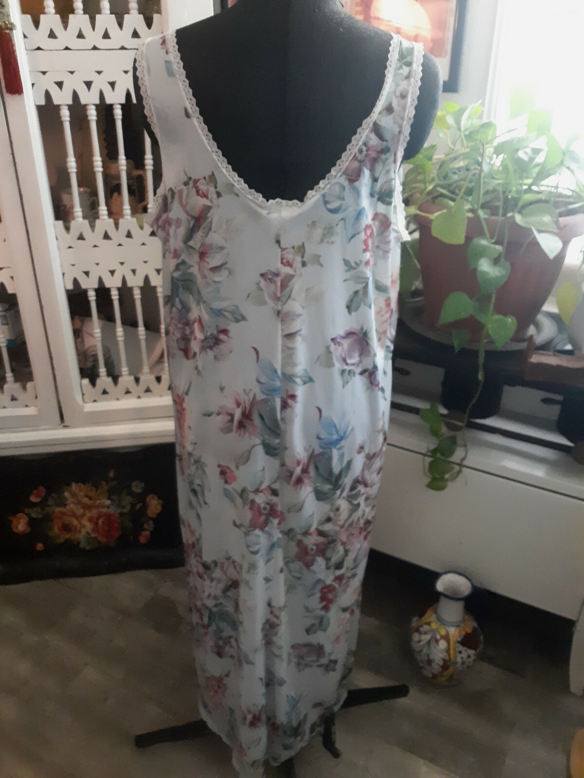 Vintage Chiha Womens Size Large Night Gown Floral Blue Pink Red Green Beige