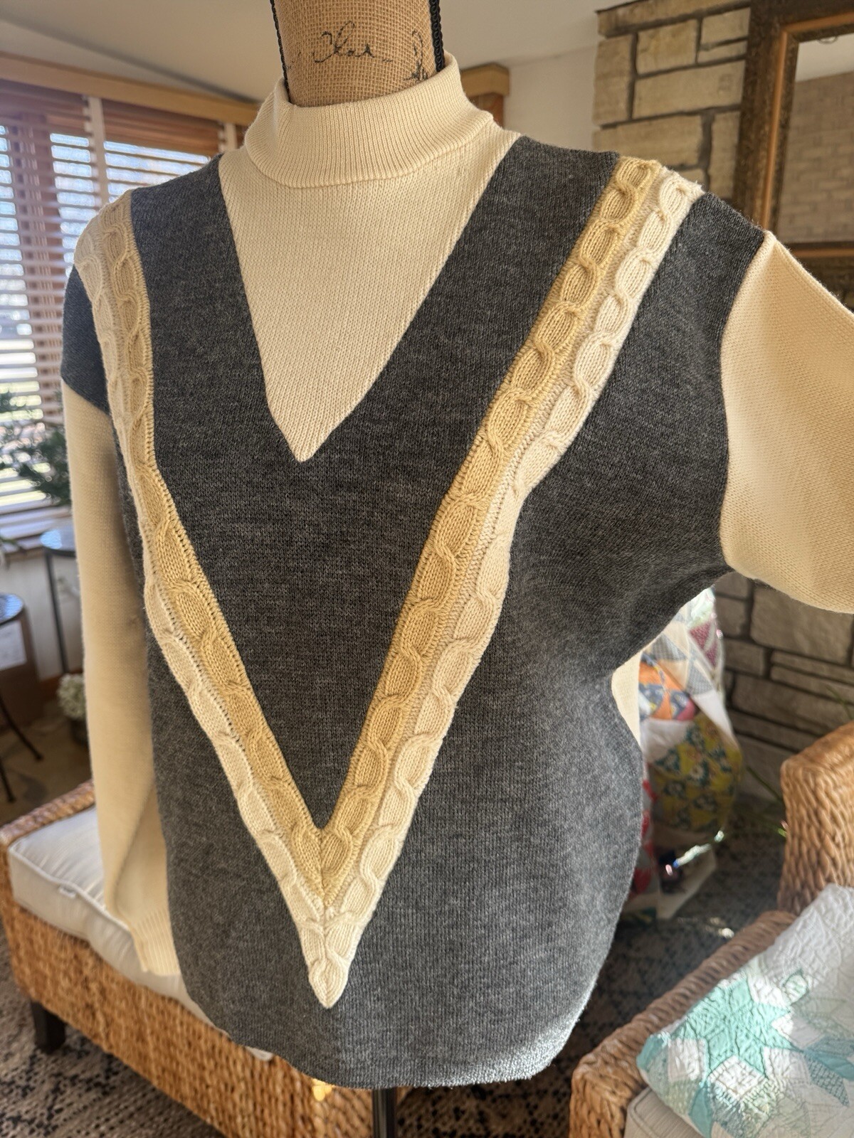 Vintage ‘70’s Knit Sweater 100% Wool, Campbells So. California, XL Neutrals