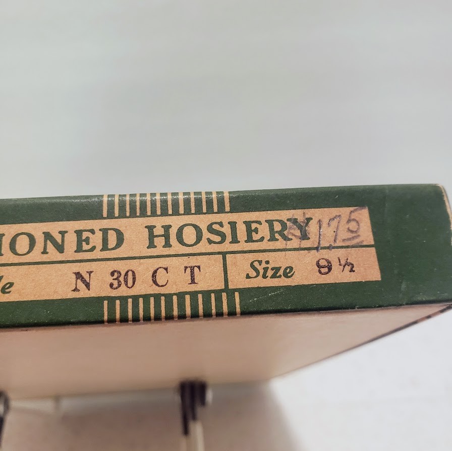 VTG 1930s Art Deco Hosiery Box Full Fashioned Stocking Display Scottie Dog Green