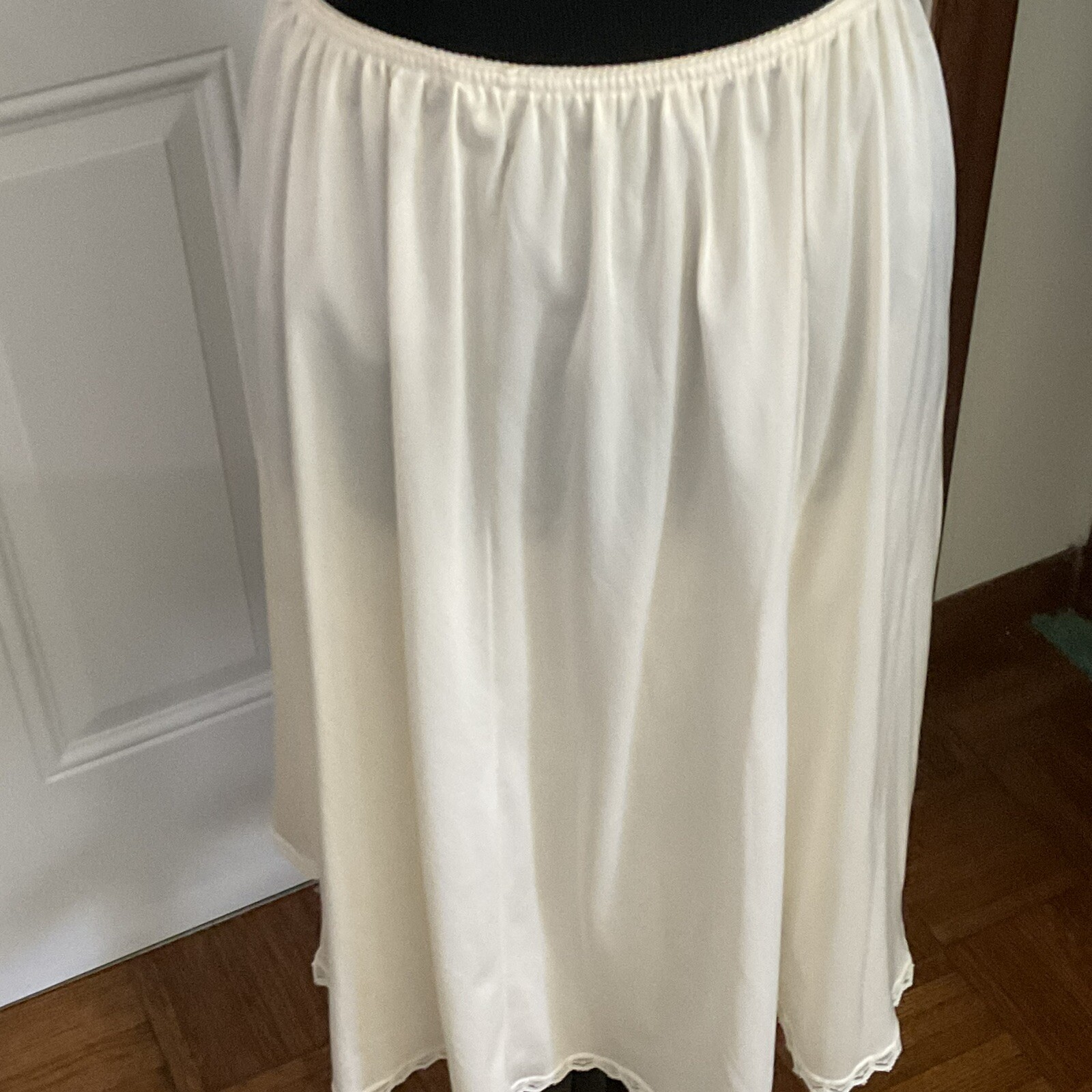 Vintage Womens Size L Cream Color 1/2 Slip 3 Panels Lace Trim Lingerie 25″ Long