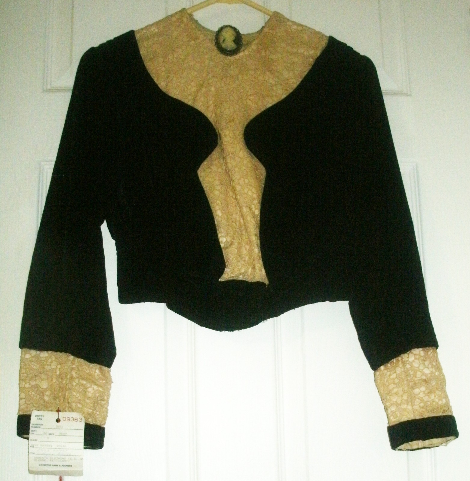 1910 Great Grandmother’s Velvet Lace Bloused Jacket Original Antique Ribbon Win