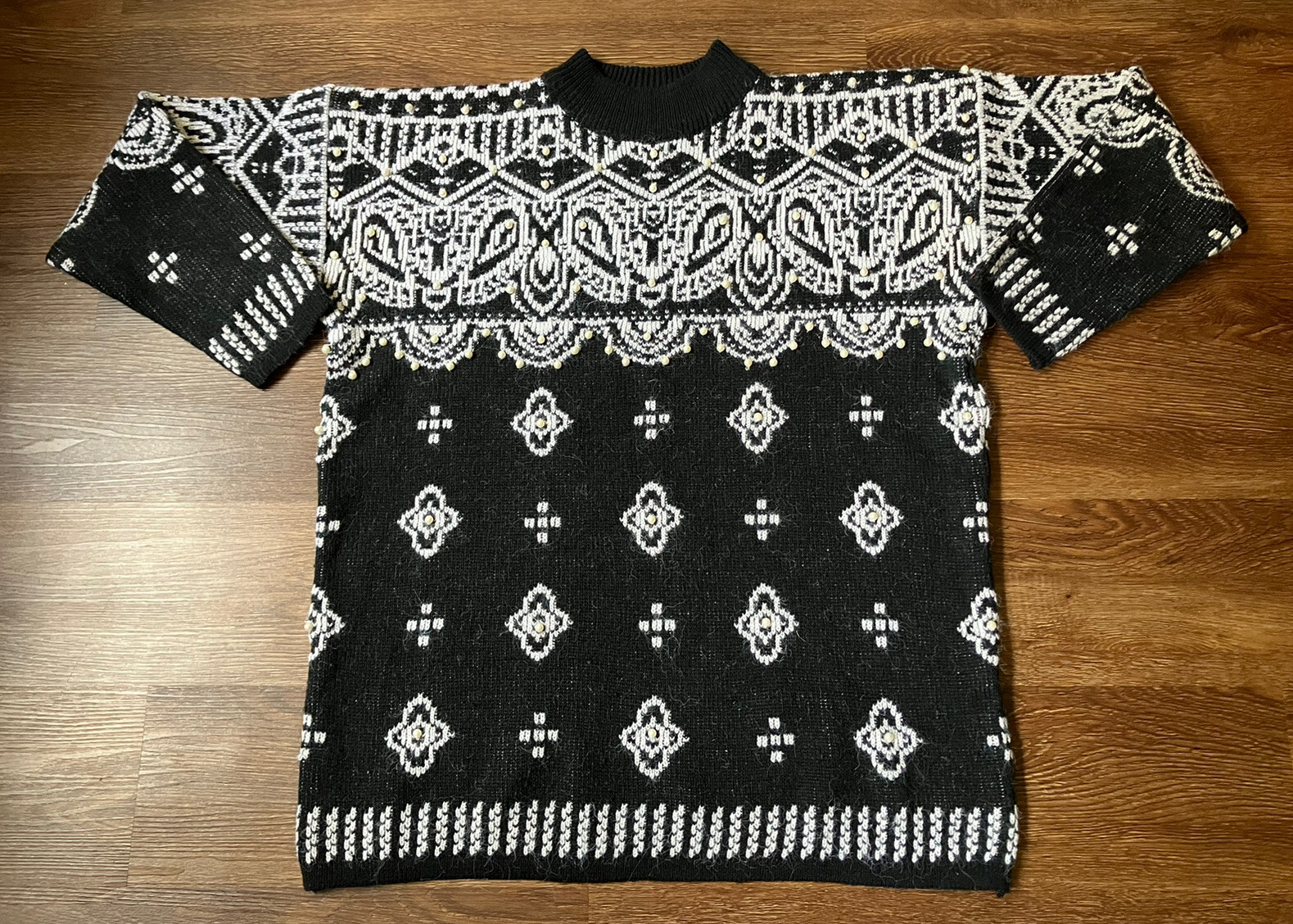 Vintage Star Cody Oversized Mock Neck Sweater Abstract Pattern Faux Pearls L/XL