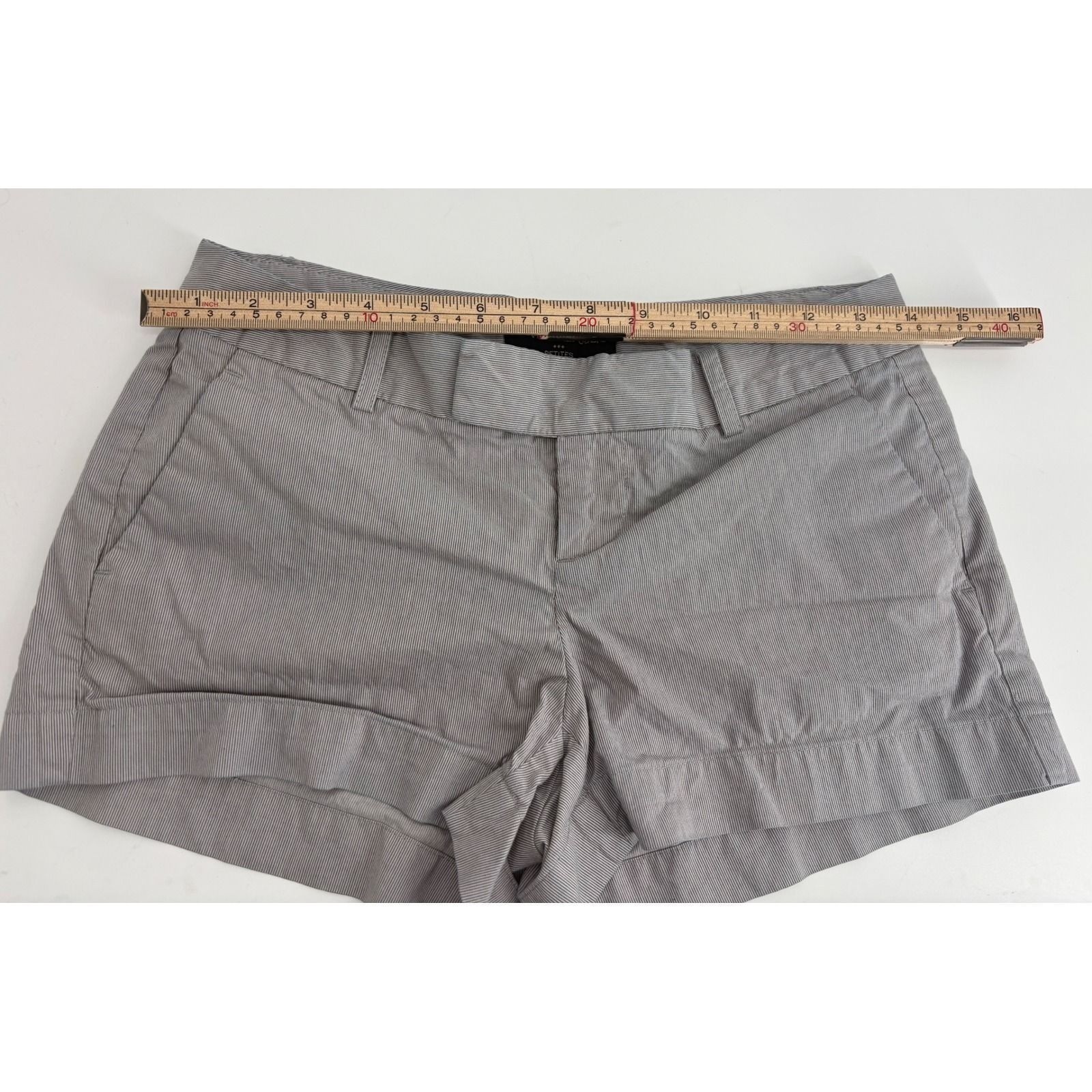 Banana Republic Petites Gray White Striped Cotton Shorts 0P Vintage 2011