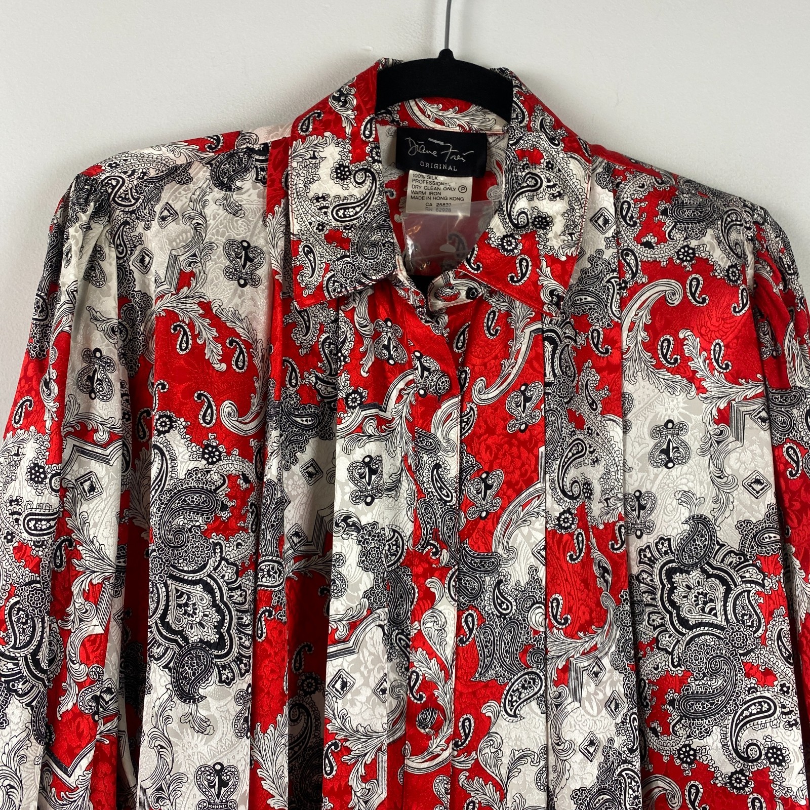 Diane Freis Silk Vintage Blouse Size L/XL Red White Black Paisley Button Up
