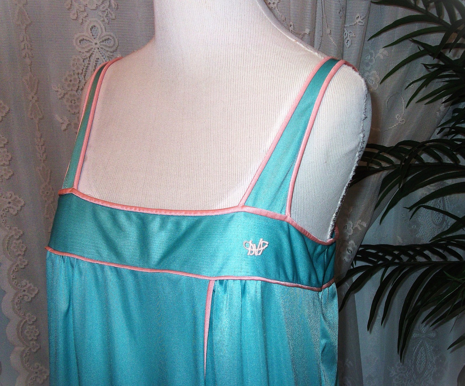 Sm.-Med.”Diane Von Frostenberg” 2 tone,Aqua blue,pink trim,long vtg. nightgown