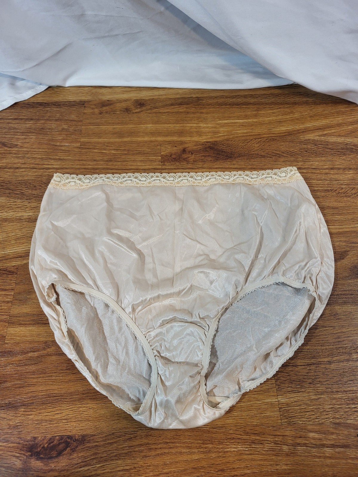Vtg Warner’s Perfect Measure Panties Briefs Size 7 Nude Beige Nylon Lace 55196
