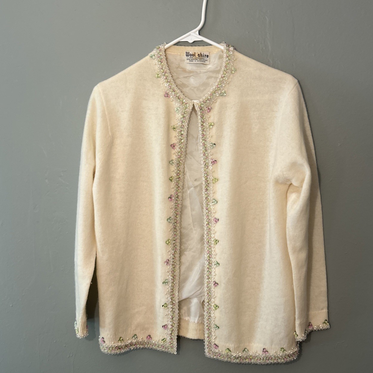 Vintage Womens Embroidered Beaded Cream Sweater Lambs Wool Angora L XL Hong Kong