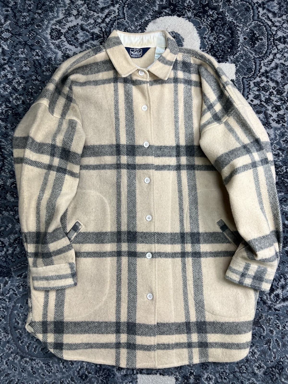Vintage 1960s Womens’ WoolRich Flannel Shirt Size Large Made In USA beige