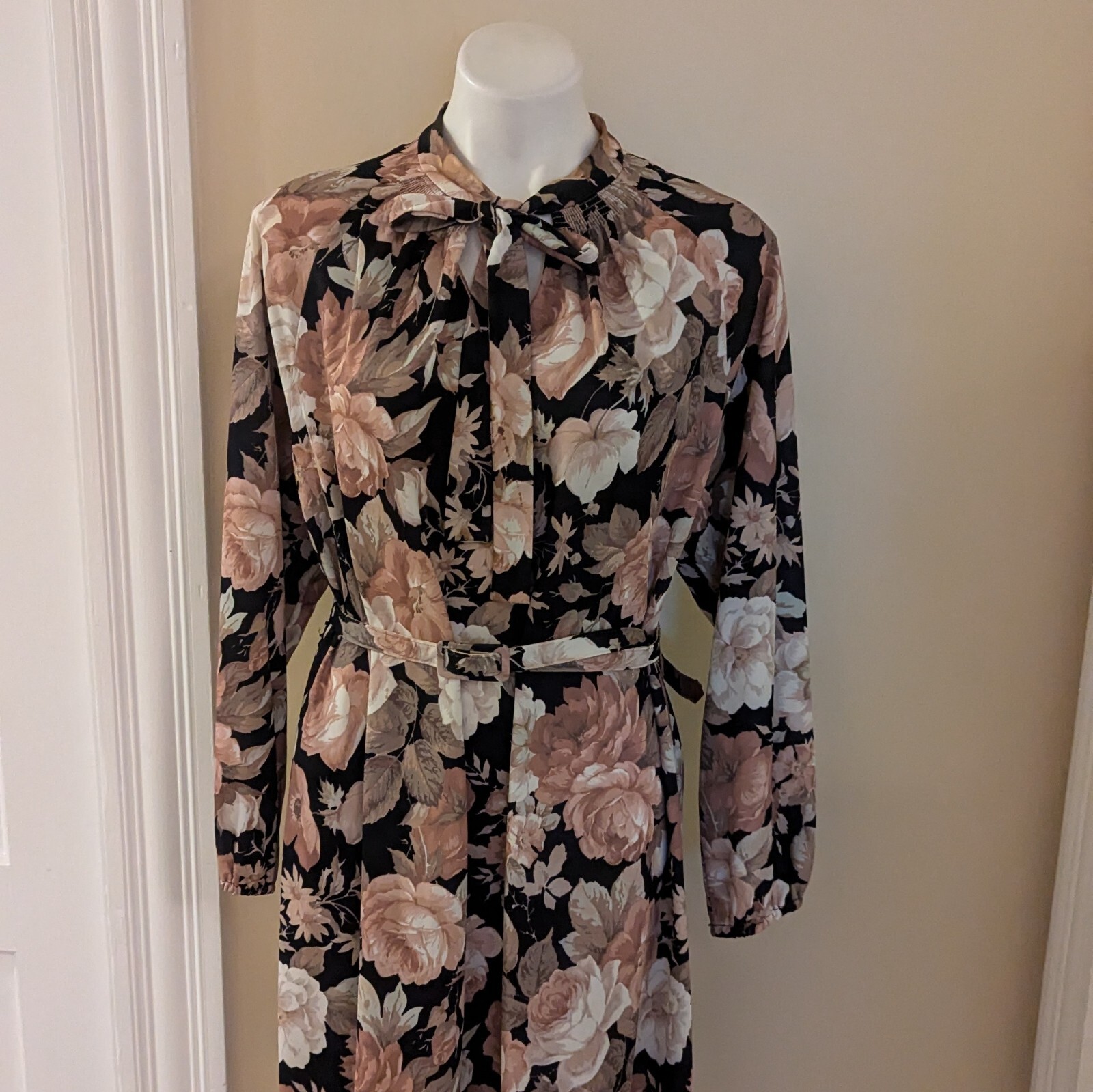 Vintage black and mauve print floral dress with matching belt size M