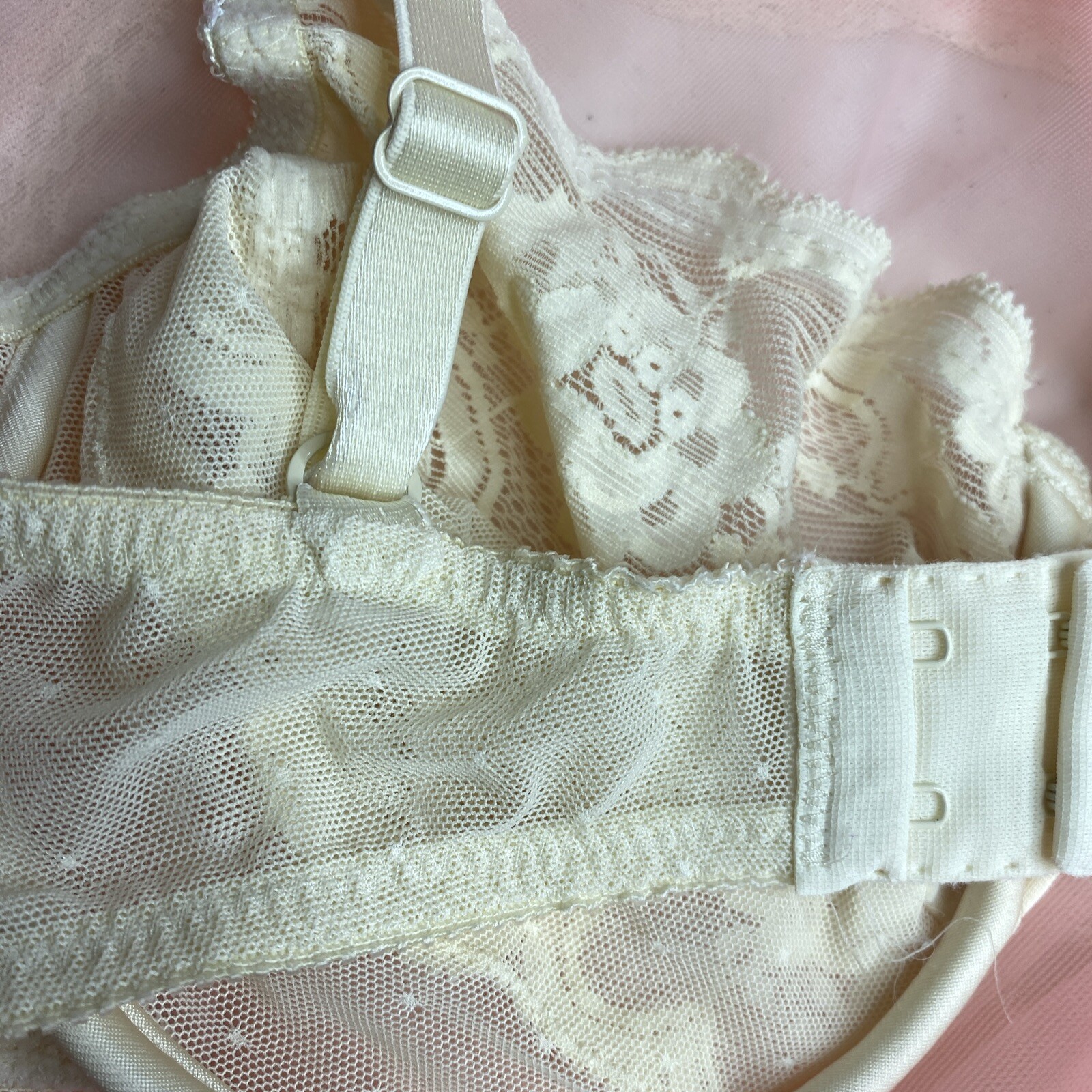 Vintage Vanity Fair Nylon Lace Unlined Bra Size 34D Ivory Underwired Fem 75-075
