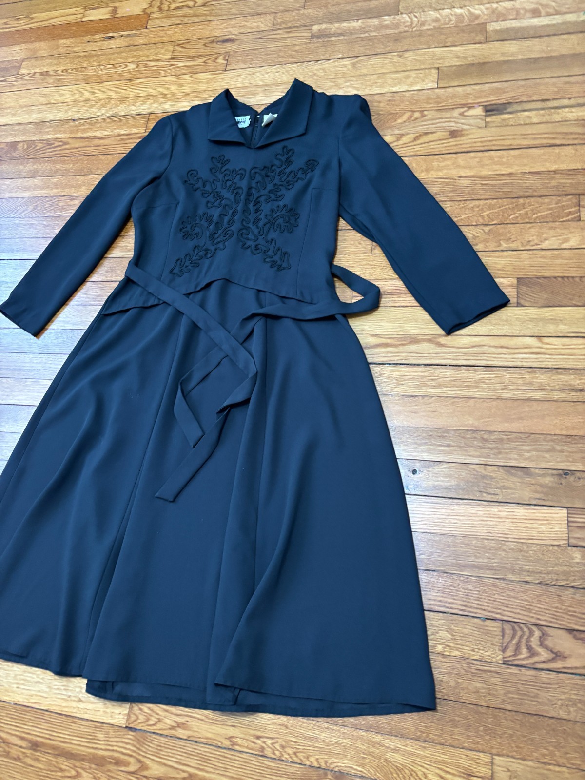 Vintage Leslie Fay Womens Dress Sz 12 Black Long Sleeve Modest Embroidered Belt